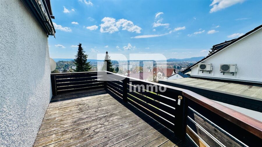 Teilsaniertes Traumhaus in begehrter Lage auf großem Grundstück mit Panoramablick - Ausblick auf Kassel 2 Balkon EG